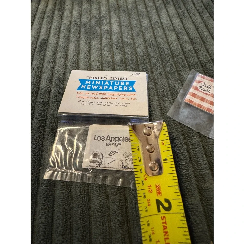 World's Tiniest Miniature Newspapers + Cook Books‎ Novelty Collectible